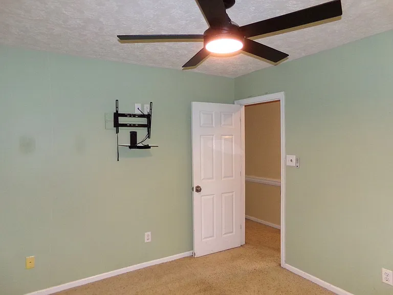 711 Barney Fones Dr — Photo 32