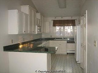 1st image of 392 Sandford Dr