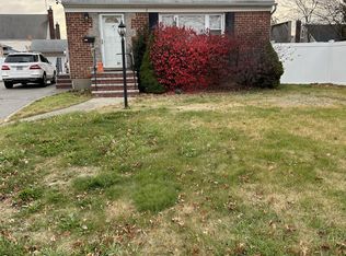 128 Dogwood Ave, Franklin Square, NY 11010