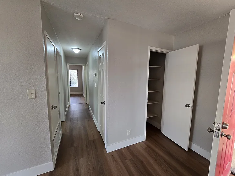 1117 W Swain Rd #18 — Photo 17