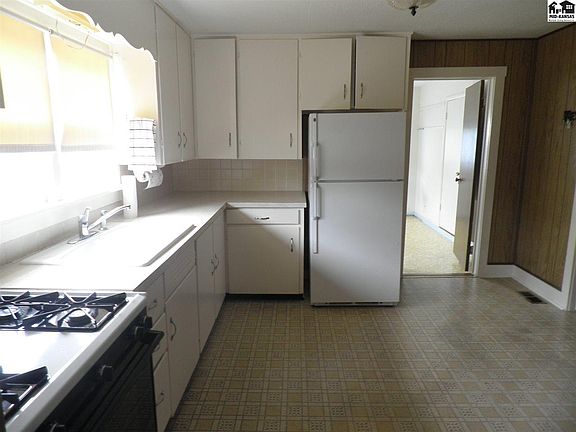 4th image of 107 E Avenue A