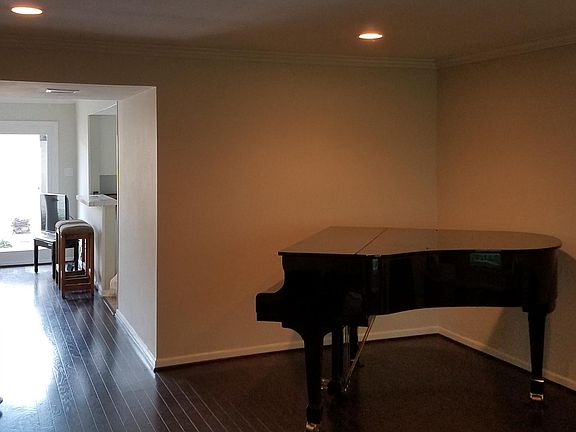 4th image of 5845 Doliver Dr