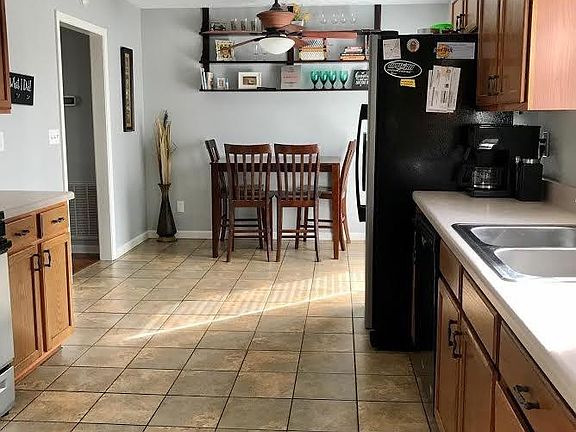 4th image of 104 W Hillcrest Dr