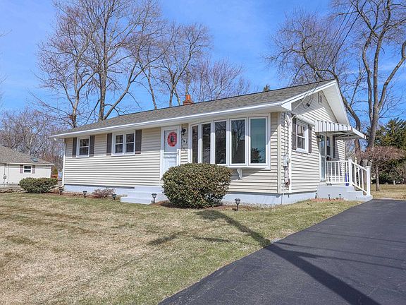 3rd image of 155 Woodbine Avenue