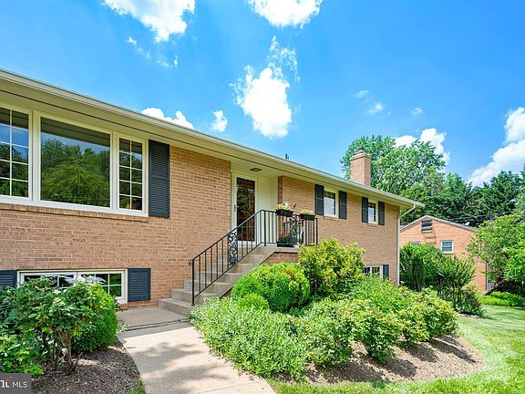 2nd image of 6425 Noble Dr