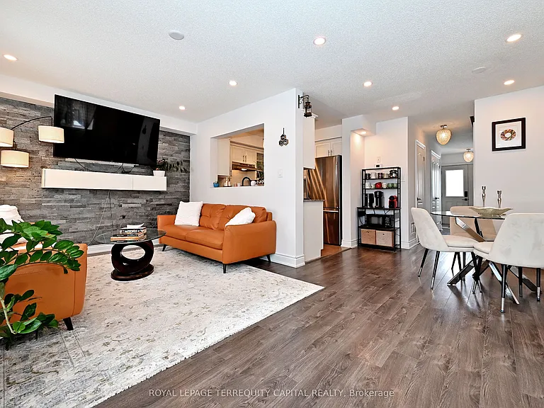31 Madelaine Dr #6 — Photo 9