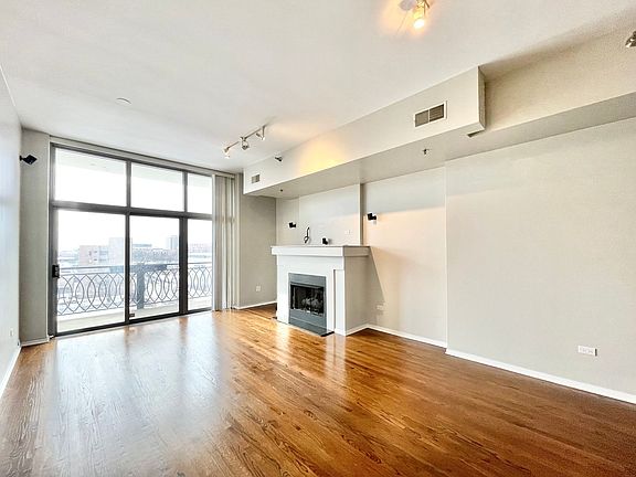 3rd image of 1201 W Adams St APT 612