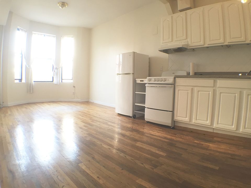 2nd image of 181 Mulberry St APT 19