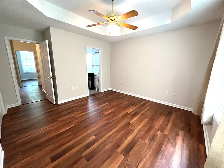 216 Howe St — Photo 6