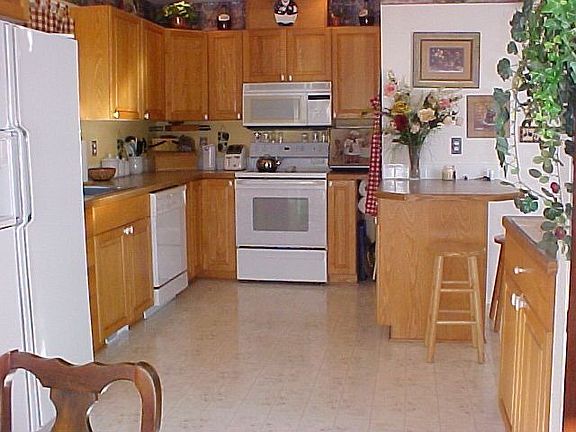 Large, open kitchen with breakfast bar.
