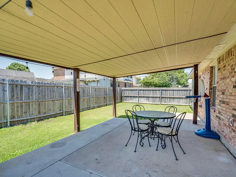 6516 Fairglen Dr — Photo 4