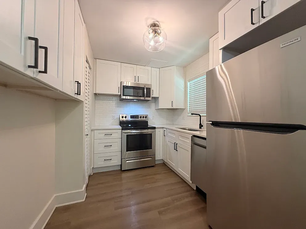 2 bed, 1.5 bath, 1100 sqft, $1,470 — Photo 3