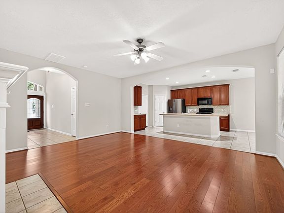 4th image of 11 Nestlewood Pl