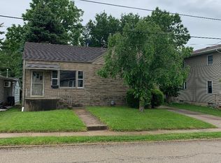 710 9th St, Peru, IL 61354