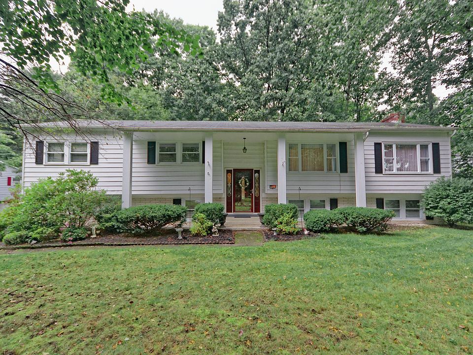 1st image of 11 Willowbrook Ln