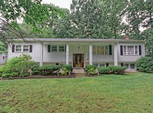 11 Willowbrook Ln, Ballston Lake, NY 12019