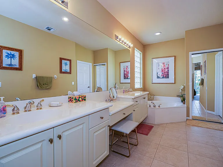 2135 S Maiden Ln — Photo 6