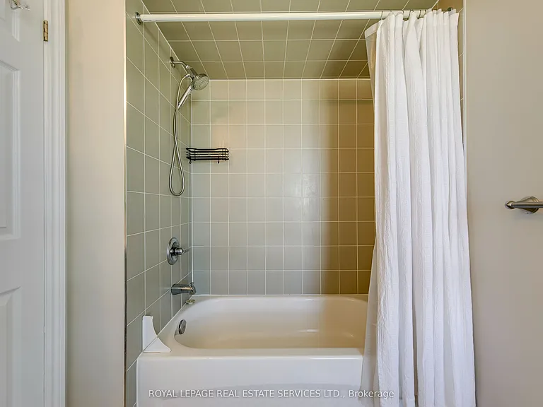 2435 Greenwich Dr #35 — Photo 37