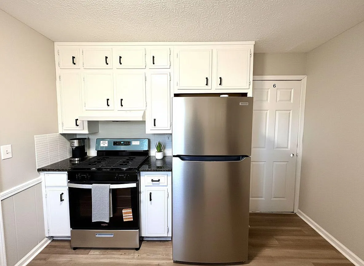4 bed, 4.0 bath, 2427 sqft, $879 — Photo 3