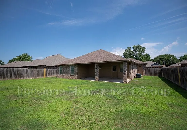 120 W Dogwood St — Photo 22