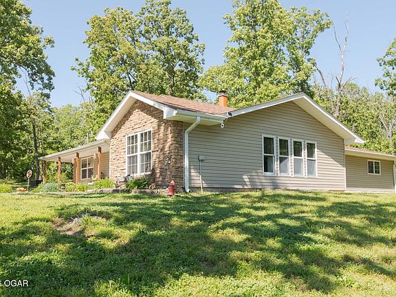 2nd image of 8319 SE Prairie Rd