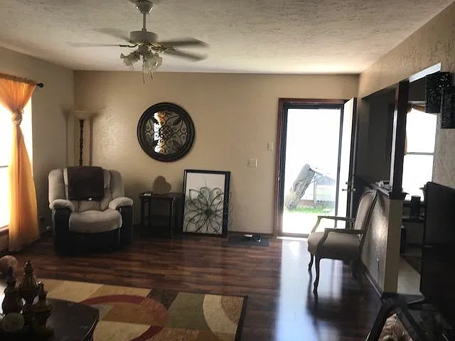1007 Swan Lake Ct — Photo 4