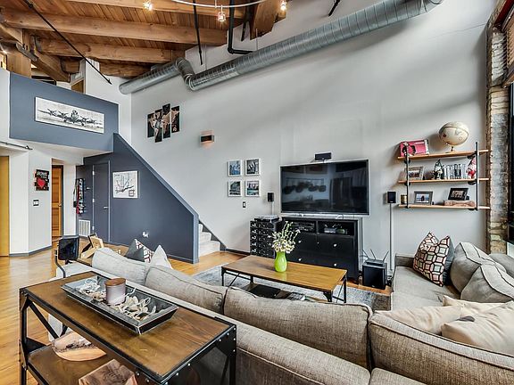 5th image of 2161 N California Ave APT 102