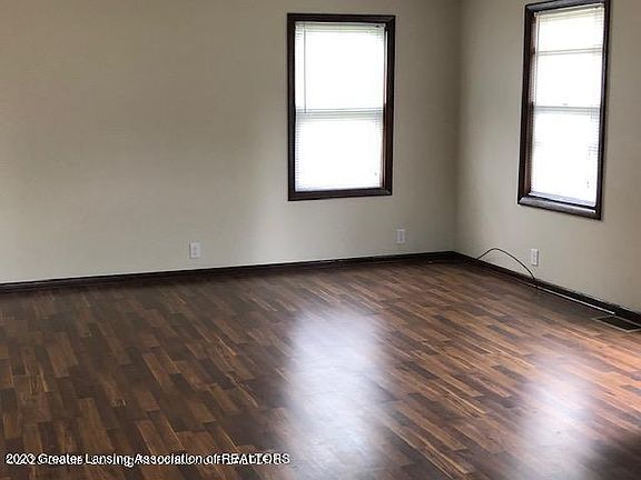 2nd image of 1112 E Greenlawn Ave
