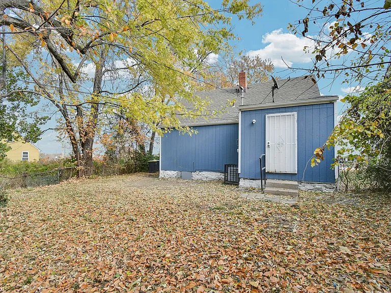 3414 Elmwood Ave — Photo 16