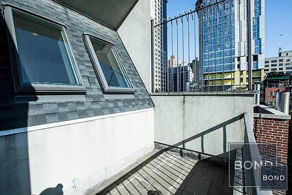 Rented by Bond New York | media 15