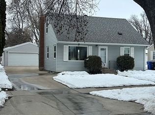 1633 10th Ave S, Fargo, ND 58103