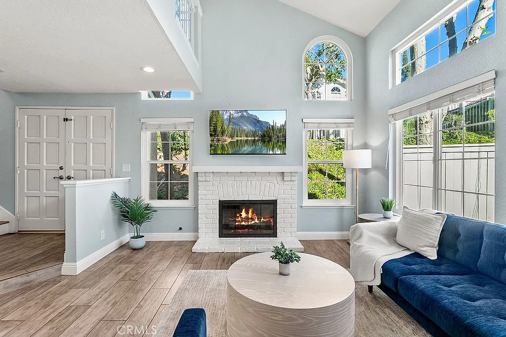3 bed, 2.5 bath, 1415 sqft, $5,500 — Photo 3