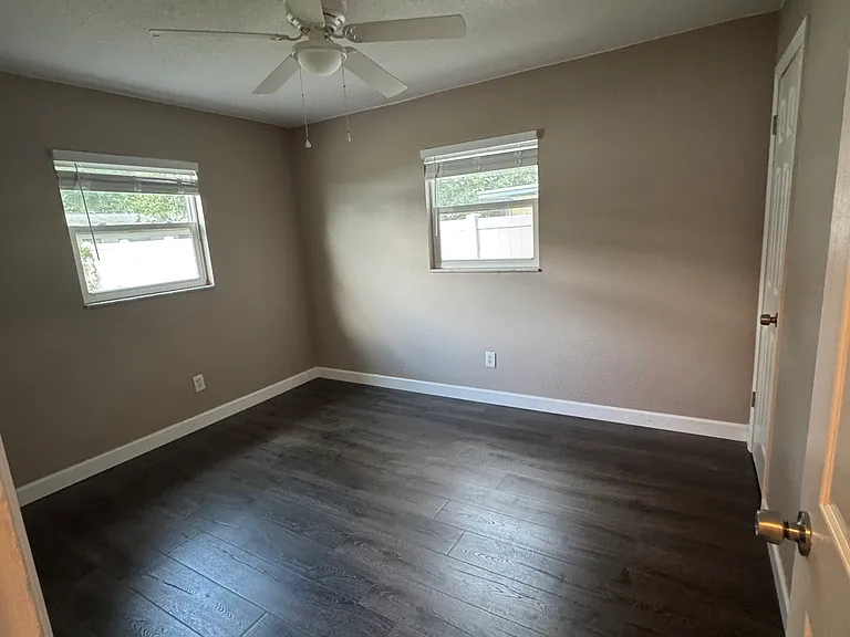 6205 S Church Ave — Photo 15