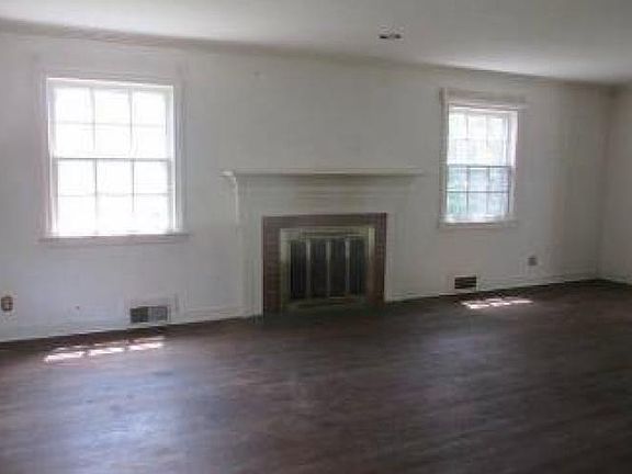 4th image of 13 Colony Dr W