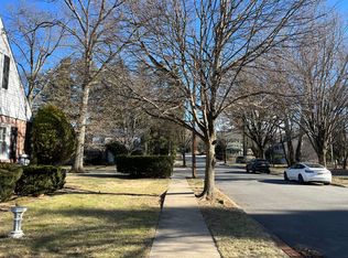 386 Gilbert St #A, Ridgewood, NJ 07450