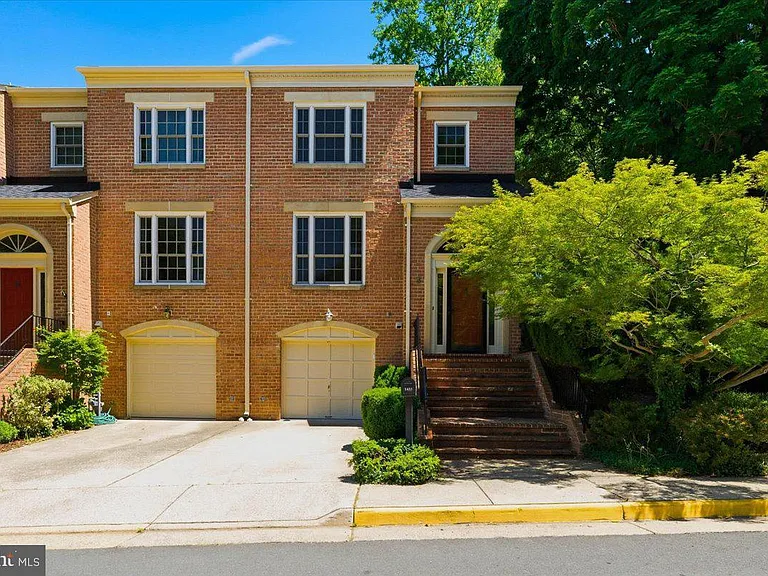1433 McLean Mews Ct — Photo 1