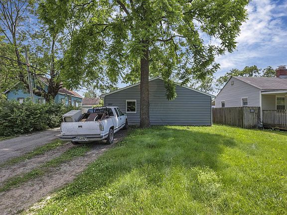 3rd image of 1827 E Lakeview Ave