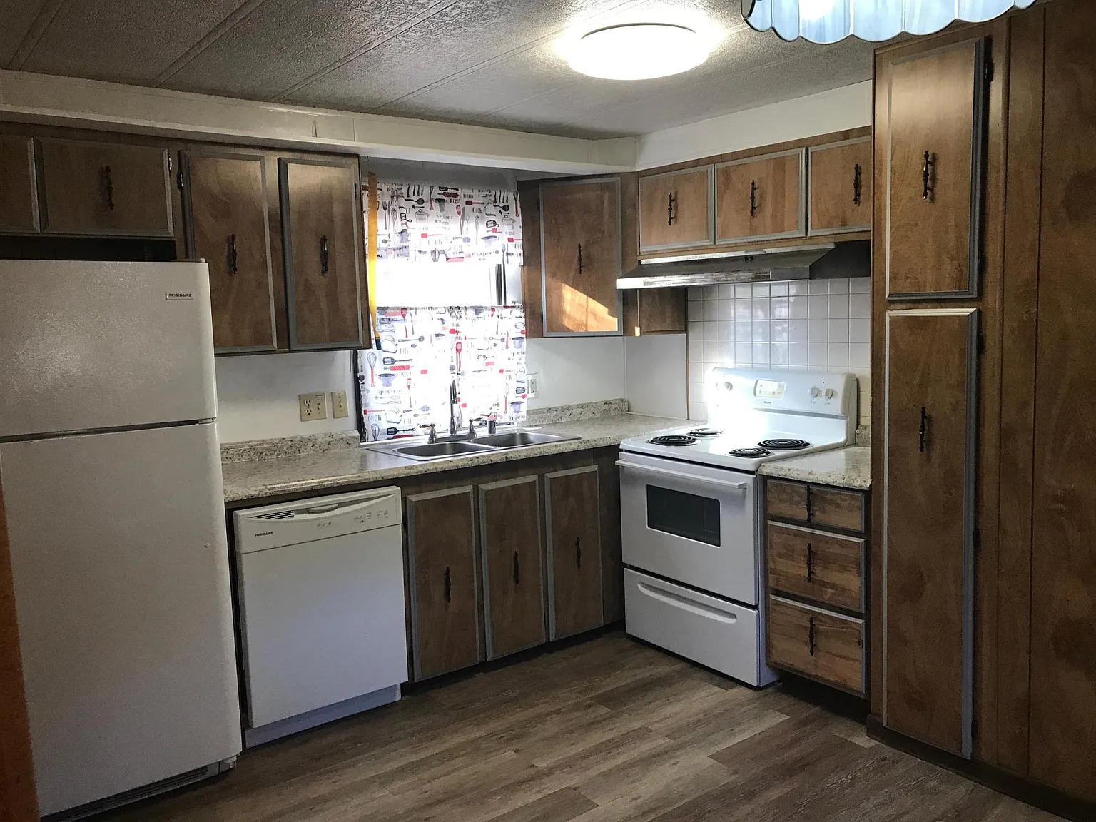 22401 Pineridge Dr — Photo 1