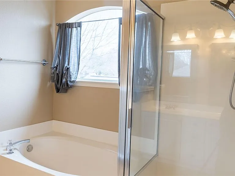 1608 Diana Dr — Photo 10