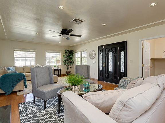 4th image of 825 Coronado Dr