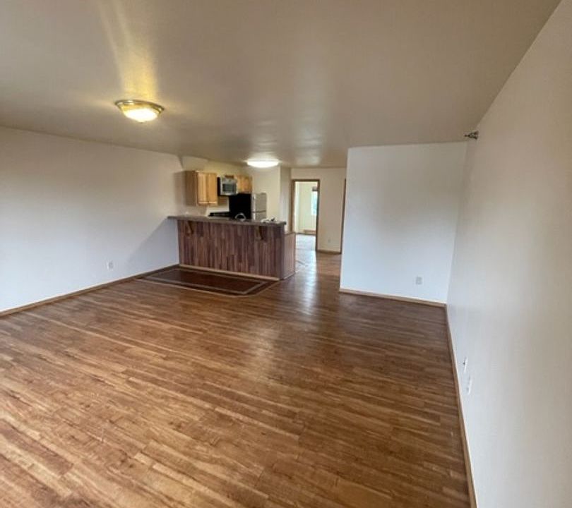 1st image of 1082 W 26th Ave #15