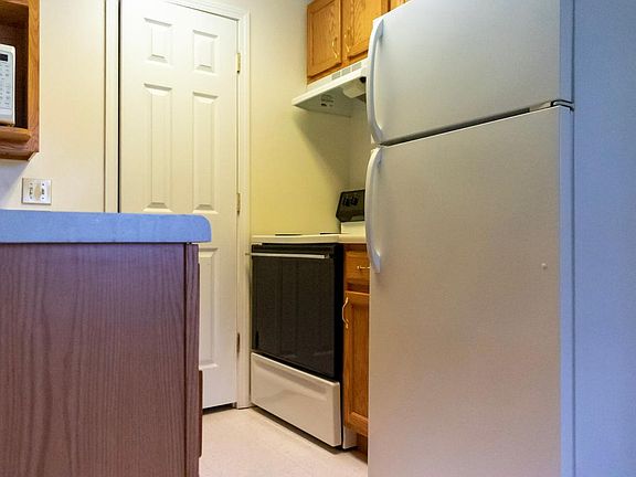 2nd image of 69 Ash St #F