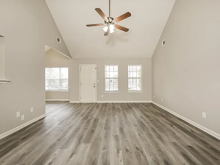 104 Nanci Ct — Photo 4