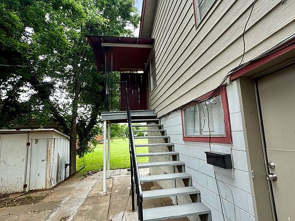 2nd image of 444 1/2 Babb Dr