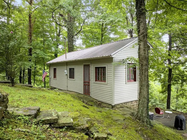 255 Clubhouse Ln, Hawesville, KY 42348