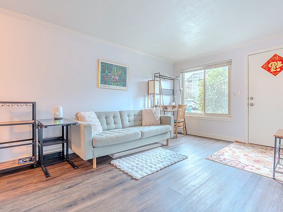 4th image of 4451 Woodland Park Ave N #Q