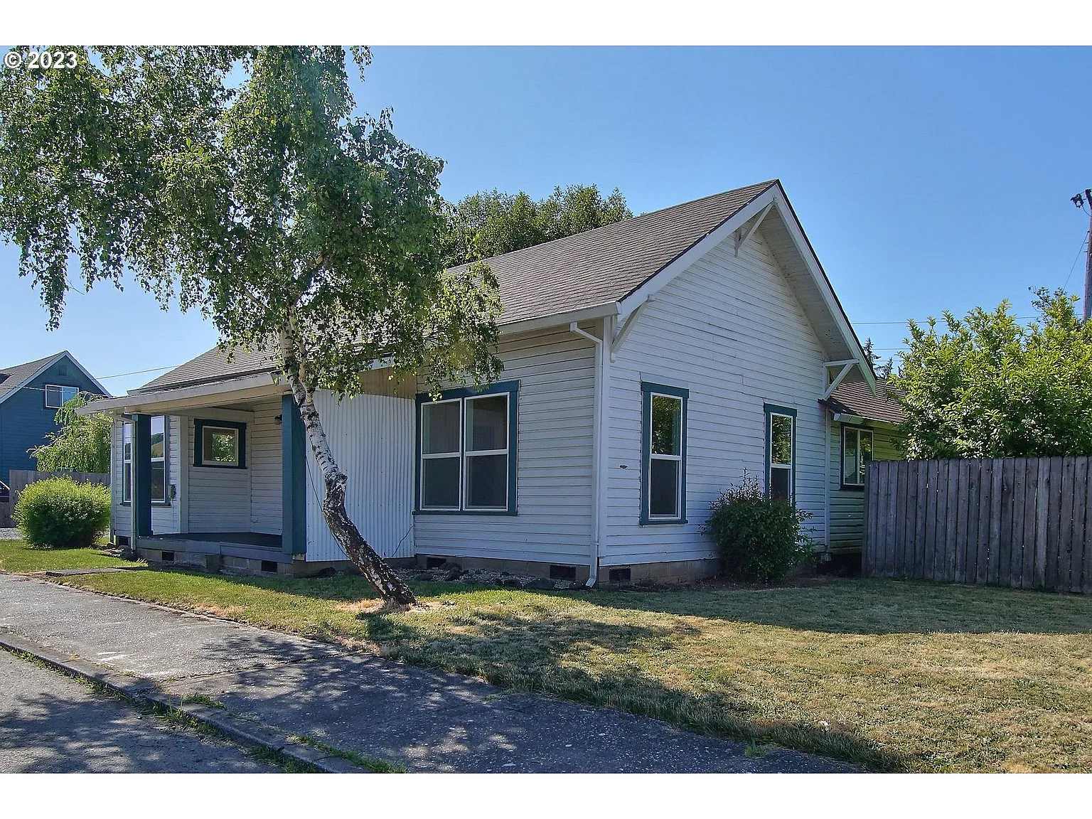 128 SW Railroad St photo 1