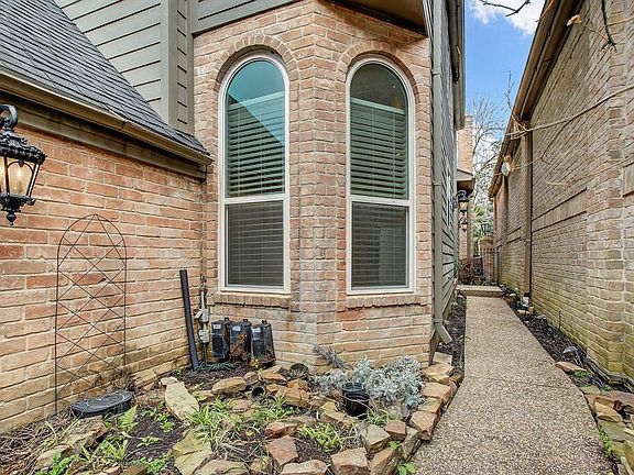 4th image of 12935 Kingsbridge Ln