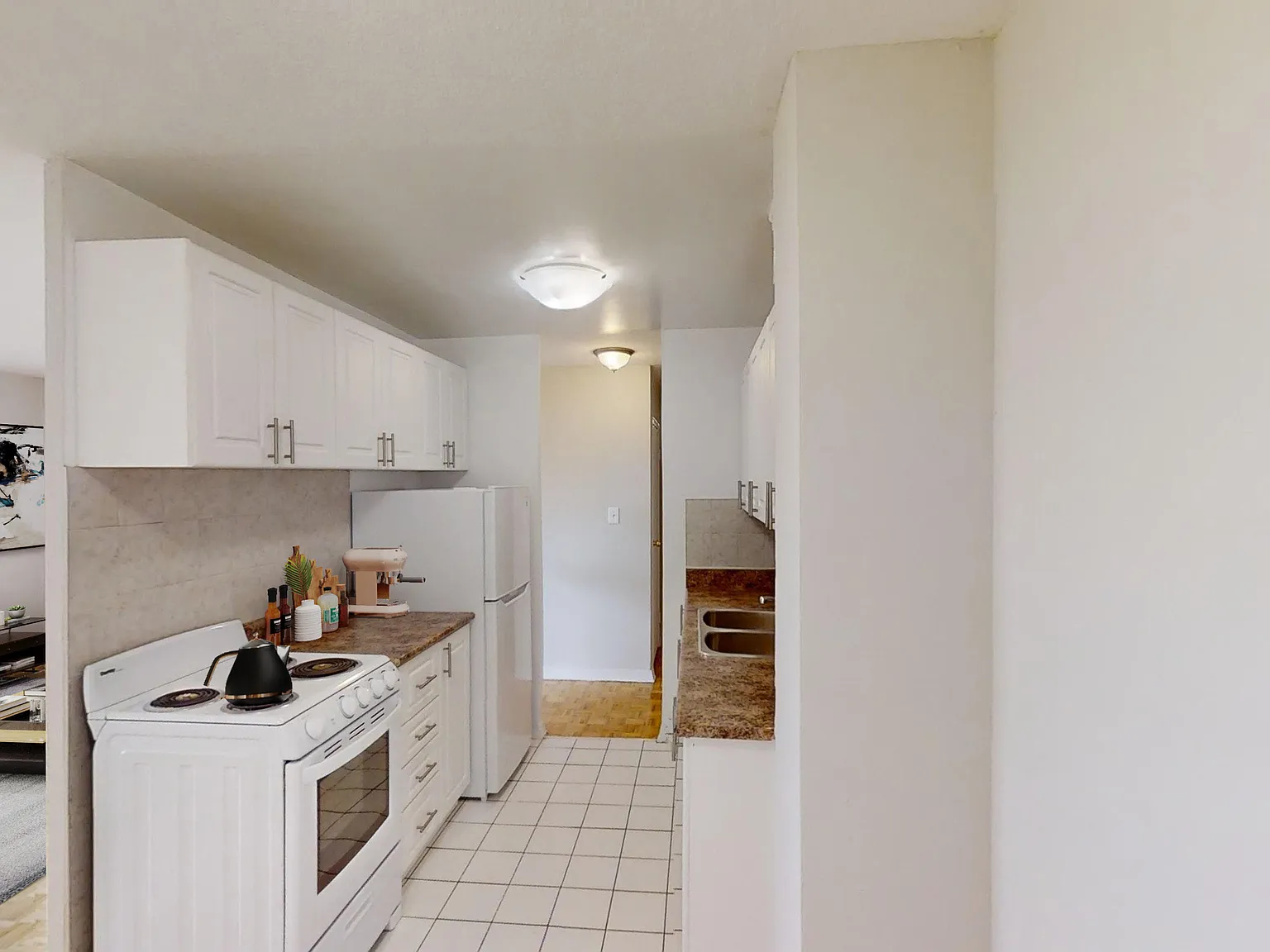 15 Leslie Street — Photo 4