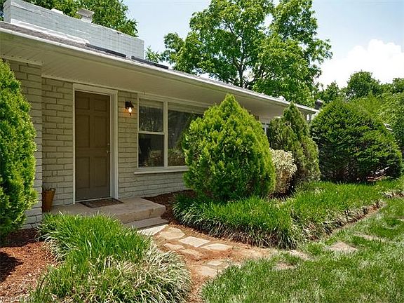 3rd image of 302 White Pine Dr
